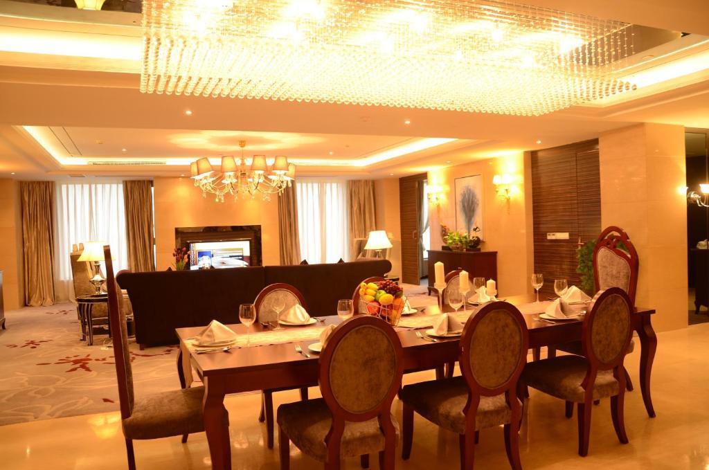 House International Hotel Chengdu Exterior photo