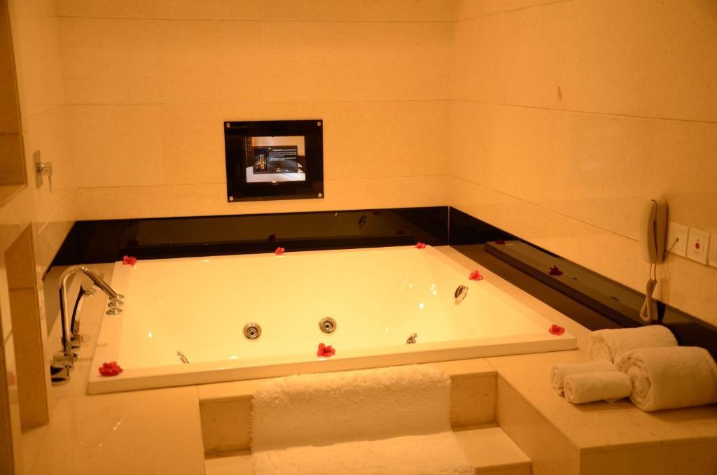 House International Hotel Chengdu Exterior photo